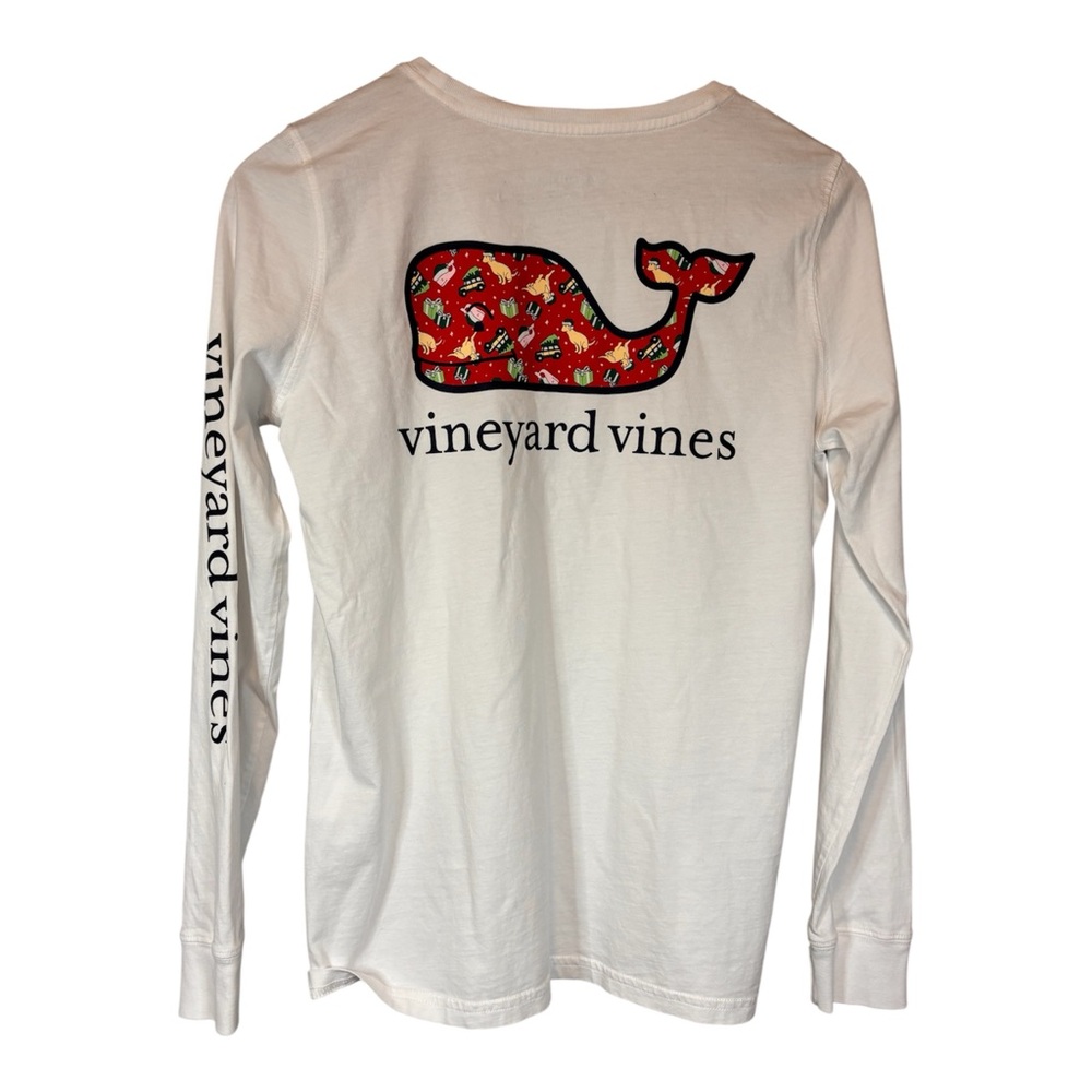 🐋🎨 Vineyard Vines White Long Sleeve with Patterned Red Whale Size M